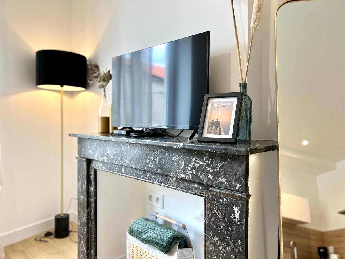 Suite ~ Romance Estivale ~ A 15 Min De Lyon Miribel  Ngoại thất bức ảnh